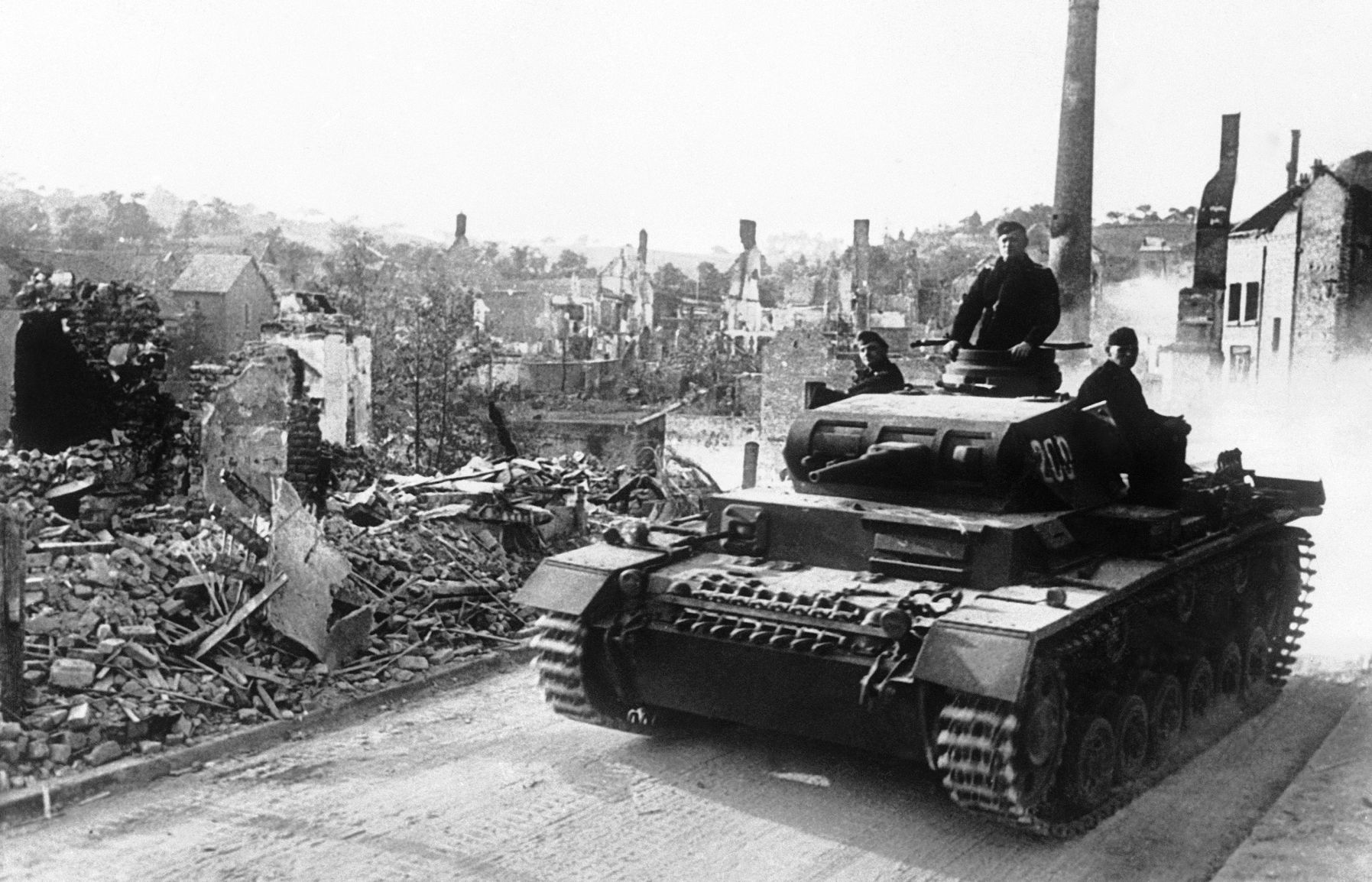 1940: WWII France German Advance